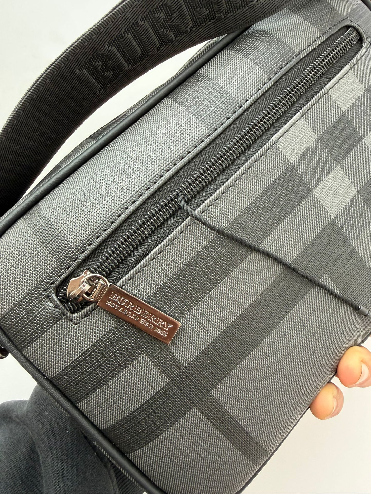 Bolso Burberry Check Charcoal